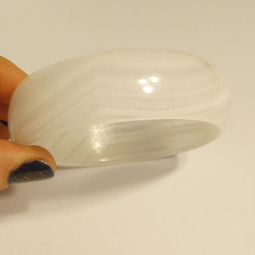 Beautiful Vintage White & Clear Glass Bangle
